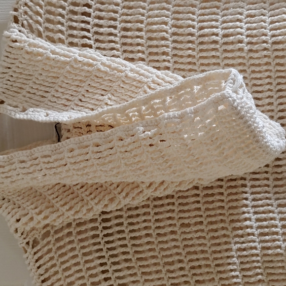 Forever 21 knit cropped hooded top. Size large - Picture 3 of 4